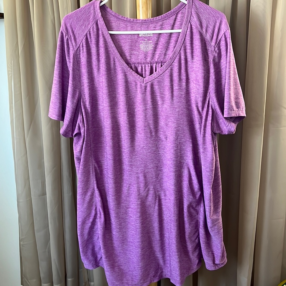 Duluth pink/purple short sleeve shirt. Rounded hem. Figure flattering. $15 SZ XL